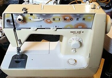 Singer Deluxe 390 Sewing Machine