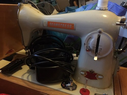 Seamstress De Luxe
